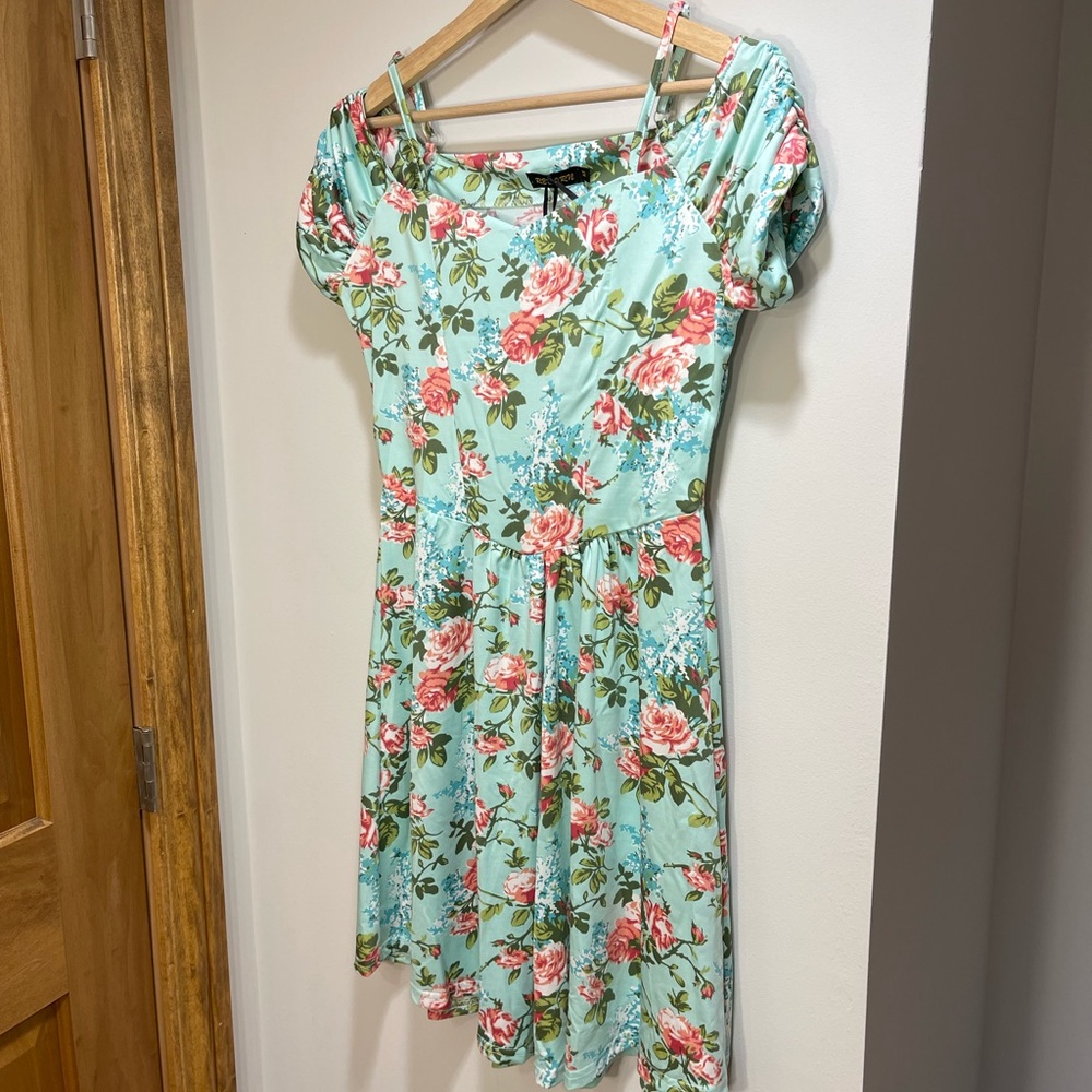 NEW REBORN | LIGHT GREEN FLORAL MIDI DRESS WITH ADJUSTABLE STRAPS | SIZE M